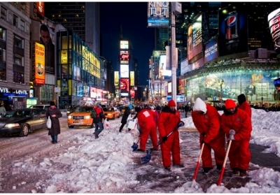 Чому мільйонер з Манхеттену не соромиться лопатою розгрібати сніг
