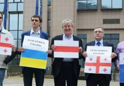 Институты ЕС пикетировали из-за безвизового режима для Украины