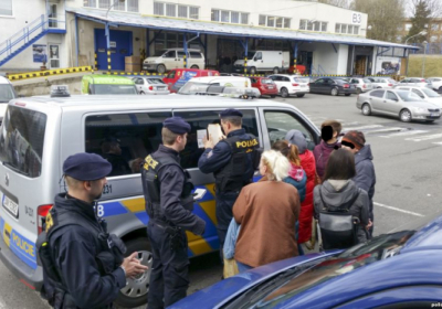 Чехія депортує групу українських нелегалів 
