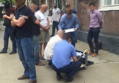 У Львові працівника Державної виконавчої служби затримали на хабарі