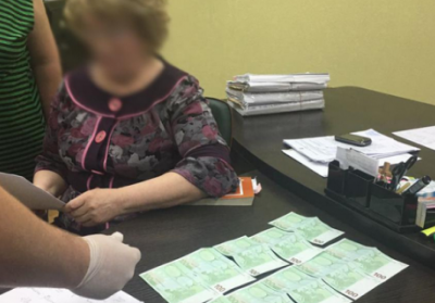 На Київщині суддю викрили на отриманні 1 тис євро хабара