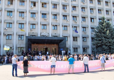 В Одессе под зданием ОГА проходит митинг за избиения активистки, - ФОТО