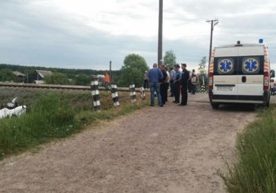 На Черниговщине поезд врезался в автомобиль: погибла женщина