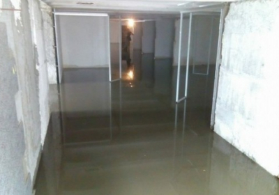 В Одесі сильна злива затопила підземні переходи