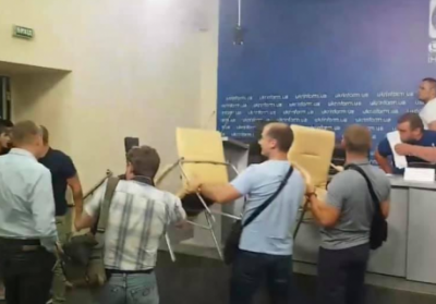 Під час нападу на Укрінформ постраждали троє журналістів, - НСЖУ