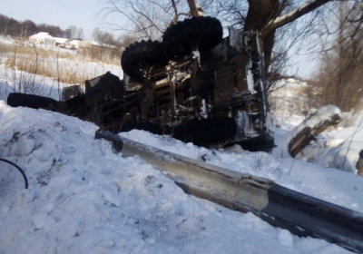 В Черкасской области военный грузовик с боеприпасами съехал в кювет