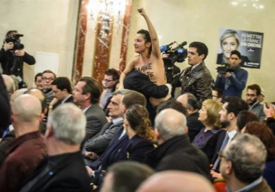 Femen пытались сорвать пресс-конференцию Ле Пен, - ФОТО