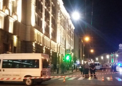 На мэрию Харькова совершено нападение: застрелен полицейский, есть раненые - ОБНОВЛЕНО