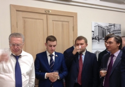 Жириновский устроил в Думе банкет по поводу победы Трампа
