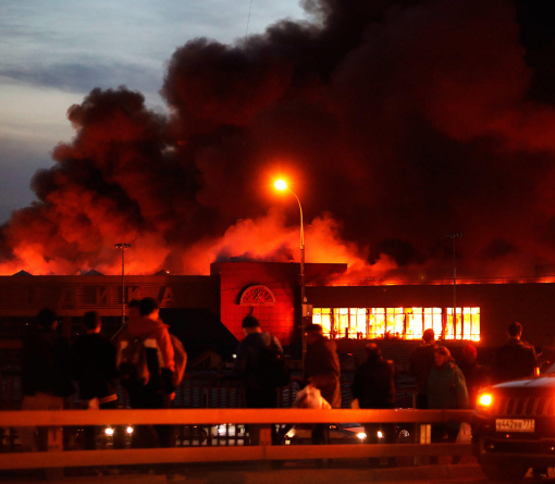 В Москве горит торговый центр: эвакуировали более три тысячи человек - ВИДЕО