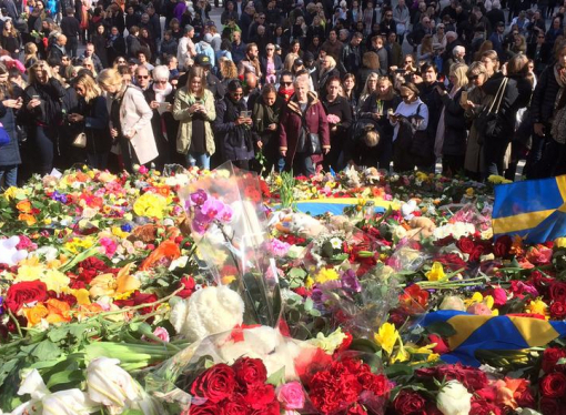 В центре Стокгольма 10 тысяч человек почтили память жертв теракта, - ФОТО