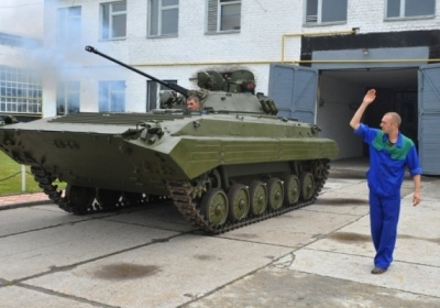 Українські військові в зоні АТО отримали 16 одиниць бронетехніки