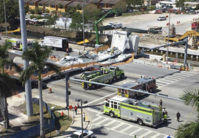 В Майами рухнул 950-тонный пешеходный мост: есть погибшие