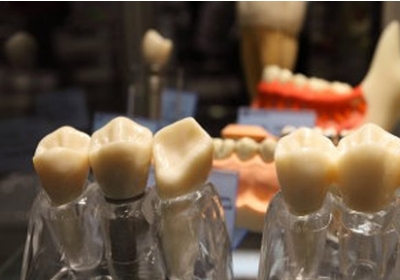 Вчені виростили гібридний зуб з клітин ясен людини і ембріонів мишей
