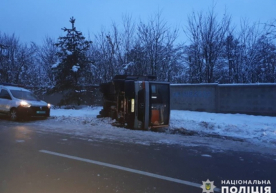 
Под Киевом перевернулась маршрутка: восемь пострадавших
