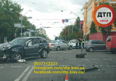 Масштабное ДТП в Киеве: Четыре автомобиля не разминулись на перекрестке
