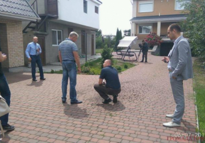 Под Киевом депутату бросили гранату во двор