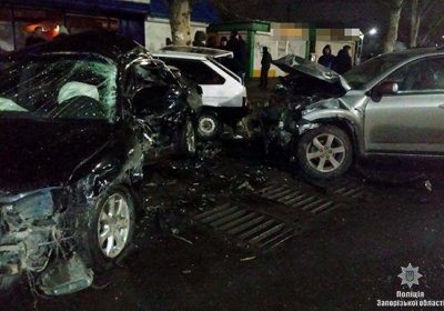 В Мелитополе столкнулись пять авто, три человека пострадали