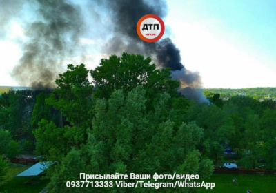 В Киеве загорелись около 20 автомобилей