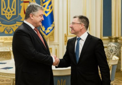 Порошенко и Волкер призвали Россию согласиться на размещение миротворцев ООН