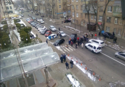 В Киеве жители перекрыли улицу зоологического за отсутствия отопления