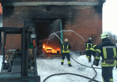 Пожежники погасили вогонь на складі паливно-мастильних матеріалів у Слов'янську