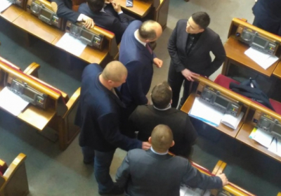 Савченко вивели з сесійної зали, через нібито гранати в сумці, - ВІДЕО
