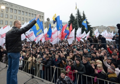 Тягнибок та Яценюк проводять у Житомирі суботню акцію протесу