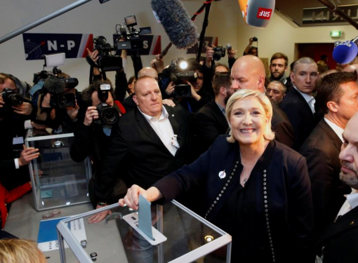 Марин Ле Пен переизбрали лидером Нацфронта, а ее отца лишили должности почетного председателя