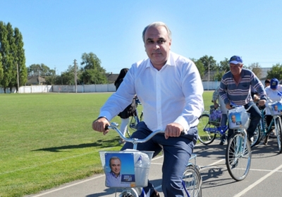 Жванія подарував виборцям велосипеди (фото)