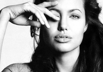 Актриса Анджеліна Джолі виконає головну роль у біографічному фільмі про Клеопатру.