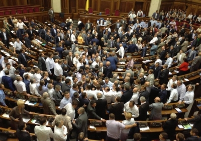 Депутати побилися в Раді: Рибак переїхав у гостьову ложу (відео)