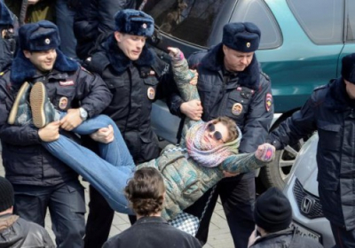 На мітингах в Москві затримано півтисячі людей, силовики застосували спецзасоби

