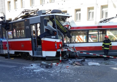 В Чехии трамвай и троллейбус столкнулись лоб в лоб, 38 пострадавших