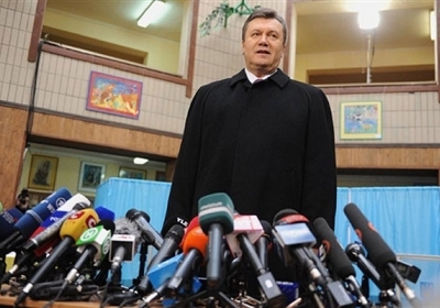 Янукович та Яценюк вже проголосували