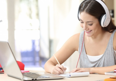 Онлайн курси англійської мови: у чому переваги та недоліки навчання