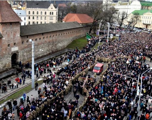 35 тысяч верующих УГКЦ провели крестный ход во Львове - ФОТО