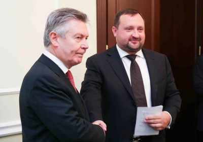 Сергій Арбузов обговорив з Карелом де Гухтом питання підготовки до Вільнюського саміту