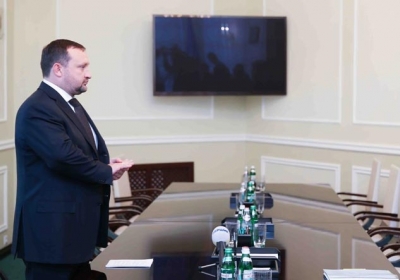 Арбузов раздувает штат Кабинета министров. Работу в правительстве получили 57 человек