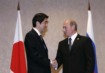 Японський прем'єр поїхав до Путіна говорити про Курильські острови