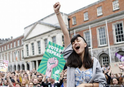 Ірландський парламент легалізував аборти: у випадку загрози життю матері або патології плоду

