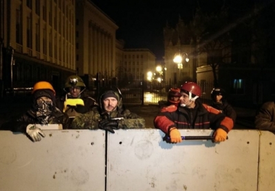 Самооборона Майдана стоит под Администрацией президента 