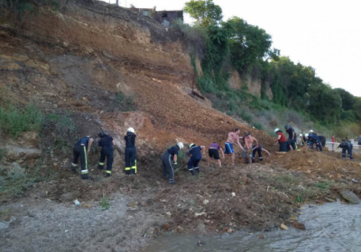 Зсув ґрунту на пляжі в Одесі: рятувальники не виявили людей під завалами