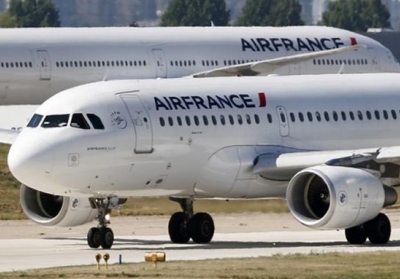 Два літаки Air France змінили курс через загрози вибухів