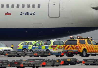 В результате аварии в аэропорту Лондона погиб человек