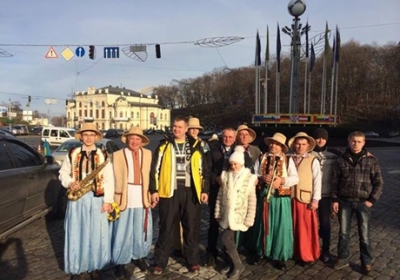 Автомайдан завітав з колядками до активістів Євромайдану, яких утримують у Лук'янівському СІЗО