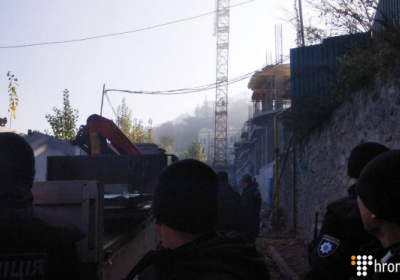 Застройка на Андреевском спуске: прогремели три взрыва