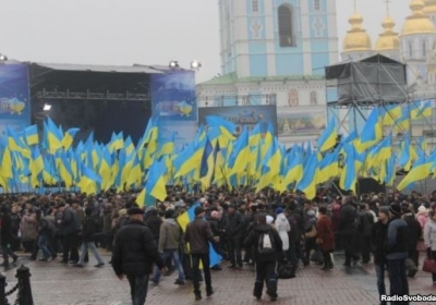 На Михайлівській площі триває альтернативний Євромайдан