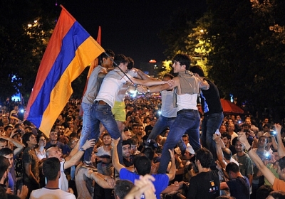 У результаті протестів у Єревані госпіталізовано 33 людини
