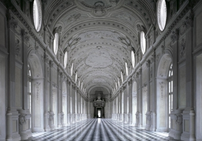 Мовчазні зали забутої ери: усередині грандіозних палаців (фото)